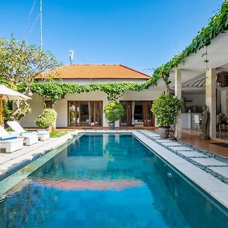 Central Seminyak Villa Martini Bagian luar foto