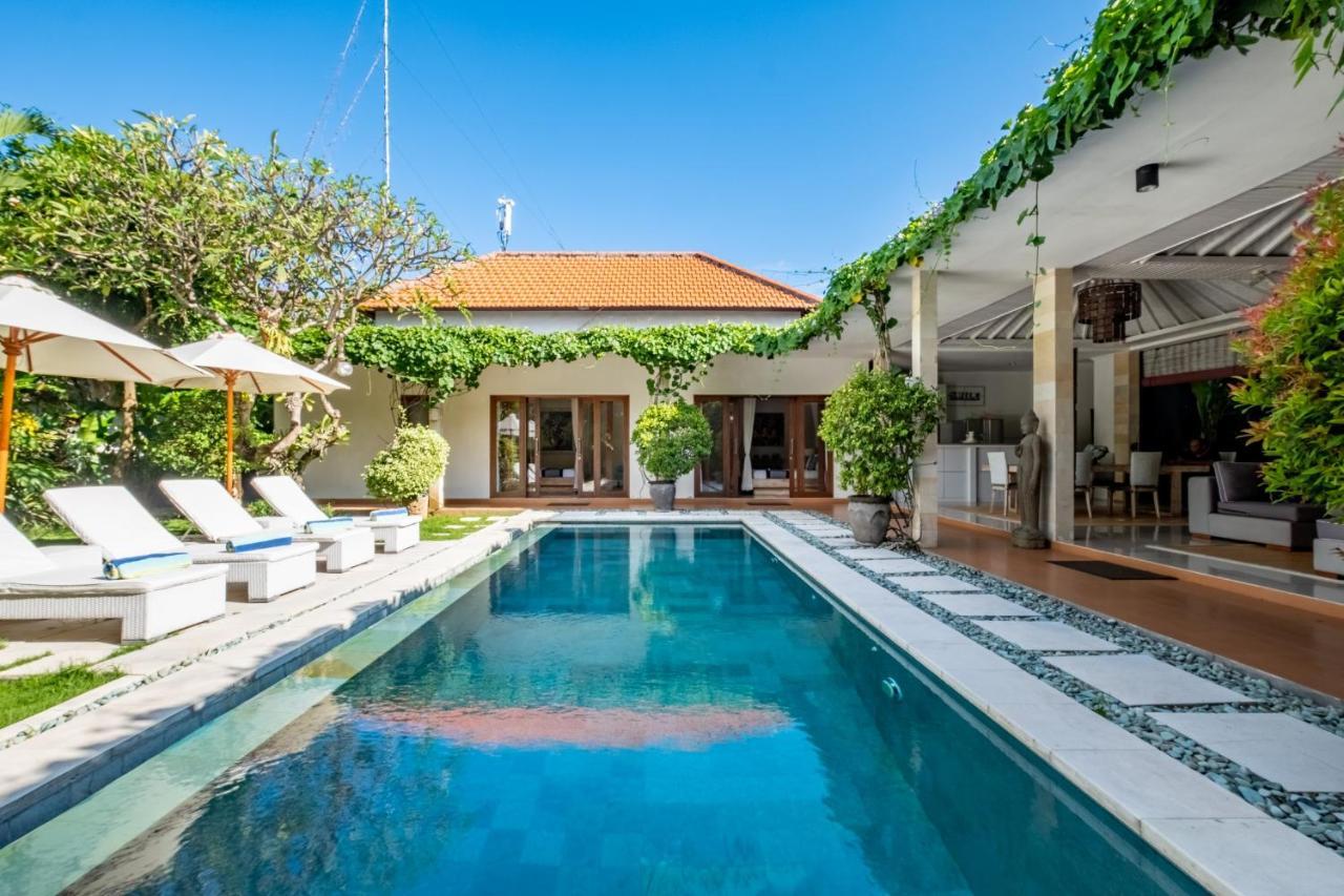 Central Seminyak Villa Martini Bagian luar foto